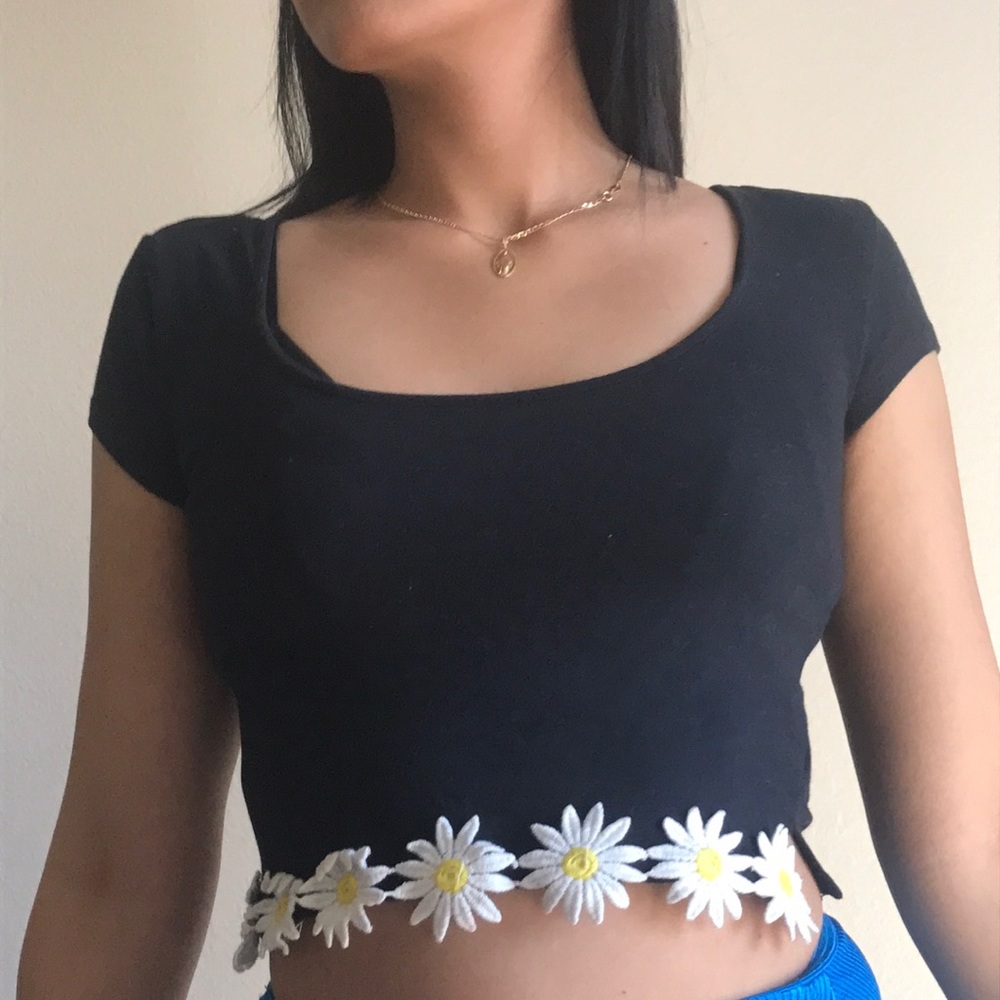 Daisy trim crop top